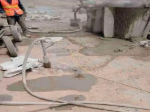 德保水泥混凝土路面板底注浆技术 路面脱空注浆整治方案