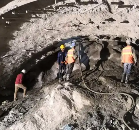 德保拱顶带模注浆料的施工流程及注意事项